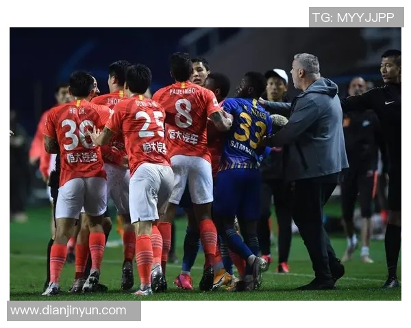 中超激战江苏苏宁迎战广州恒大双方争夺季后赛名额的关键战役 中超激战江苏苏宁迎战广州恒大双方争夺季后赛名额的关键战役